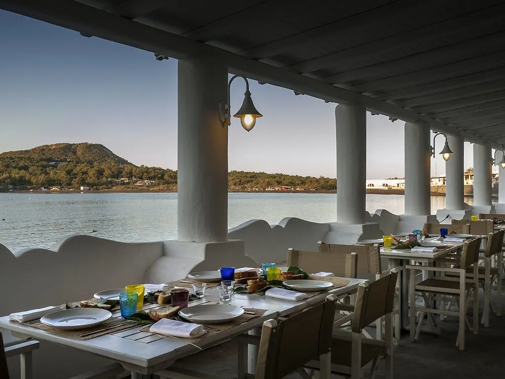 Vulcano Mari Del Sud Resort Porto di Ponente